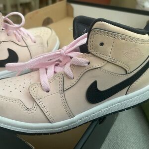 Pink Jordan Mid 10c